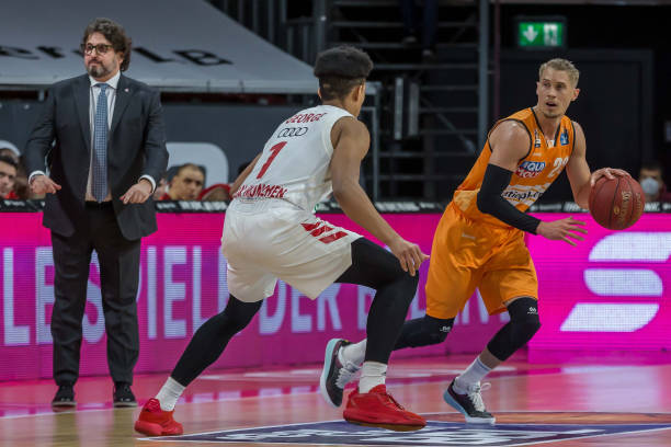 队中浪费自 队中浪费自